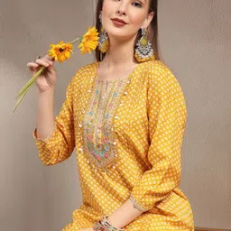 Sangria Women Printed Regular Kurta with Trousers image 2