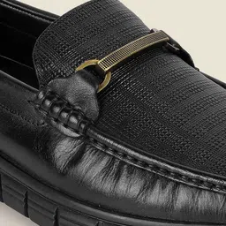 Metro Men Textured Leather Loafers image 3