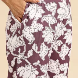 Sia Ab Pehnegi Duniya Floral Printed Mandarin Collar Regular Kurta with Trousers image 4