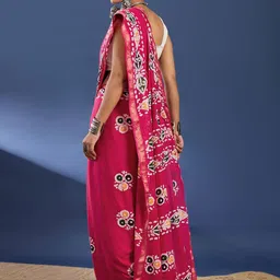 taavi Women Batik Printed Pure Cotton Saree with Unstitched Blouse image 3