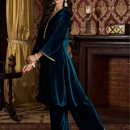 CHHAAP Women Regular Thread Work Velvet Kurta with Trousers image 4