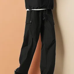 StyleCast Men Relaxed Fit Mid-Rise Cargos Trouser image 2