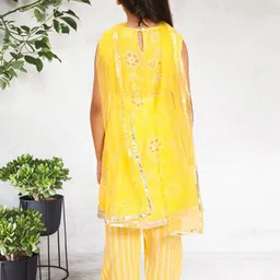 Cutiekins Girls Floral Printed V-Neck Gotta Patti A-Line Kurta With Palazzos & Dupatta image 3