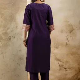 VredeVogel Women Floral Embroidered Regular Sequinned Kurta with Trousers & With Dupatta image 2
