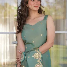 Morang Ethnic Motifs Embroidered Sweetheart Neck Straight Kurta With Trousers & Dupatta image 3