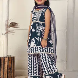 Cutiekins Girls Floral Printed Gotta Patti Kurta with Palazzos & With Dupatta image 4