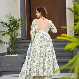 GLOSIA DESIGN Floral Printed Sweetheart Neck Anarkali Kurta With Palazzos & Dupatta image 4