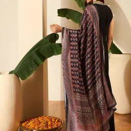 Inddus Round Neck Sequinned Straight Sleeveless Kurta & Trousers With Dupatta image 2