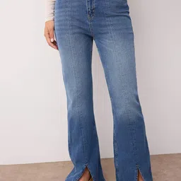 Trendyol Women Flared Mid-Rise Light Fade Cotton Jeans-picture-44