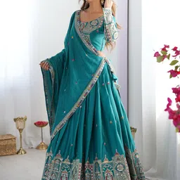 DIVASTRI Ethnic Motifs Embroidered Semi-Stitched Lehenga & Unstitched Blouse With Dupatta image 4