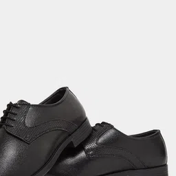 Styli Men Textured Formal Oxfords Shoes image 4