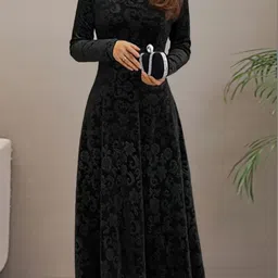 KI STUDIO Floral Print Woollen Velvet A-Line Maxi Dress image 4