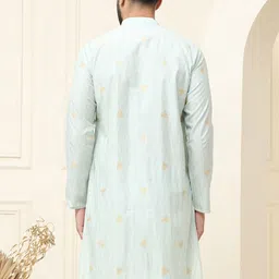 SOJANYA Men Leheriya Striped Kurta image 4
