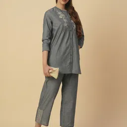 Chemistry Embroidered Mandarin Collar Cotton Top image 2