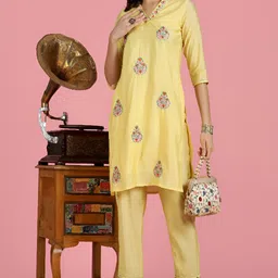 BulBul Women Floral Embroidered Regular Thread Work Pure Silk Kurta with Trousers-picture-19