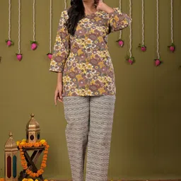 Jasoriya Women Floral Printed Regular Pure Cotton Kurti with Trousers image 5