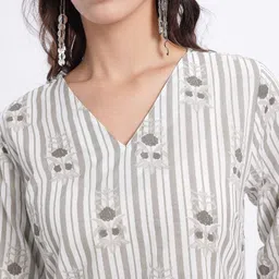Anouk Rustic Ethnic Motifs Printed Striped Kurta image 3