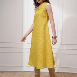 Vishudh Women Printed Mandarin Collar Kurta image 4