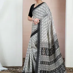 KALINI Floral Printed Saree With Blouse Piece image 4