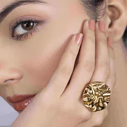 KAORI BY SHREYA AGARWAL Gold Plated Hammered Textured Finger Ring image 4