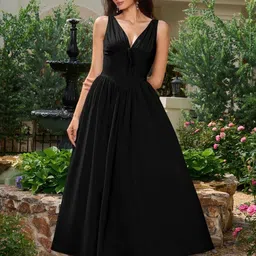 TRAQUILA V-Neck Maxi Dress-picture-36