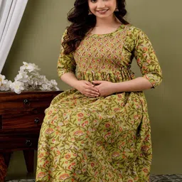 Style Heaven Floral Printed Gotta Patti Pure Cotton Maternity Angrakha Kurti image 4