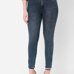 Kraus Jeans Women Skinny Fit High-Rise Light Fade Jeans-image-39