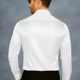 OQUENT Men Standard Fit Solid Spread Collar Casual Shirt image 2