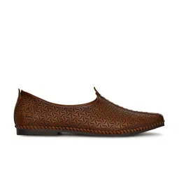 Big Boon Men Textured Mojaris Casual Shoes image 2