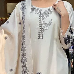 SWEETPEL Women Floral Embroidered Regular Kurta with Trousers & Dupatta image 5