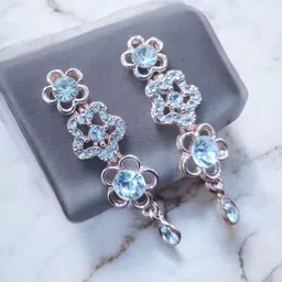 Women Click Stone Studded Floral Design Jewellery Set image 2