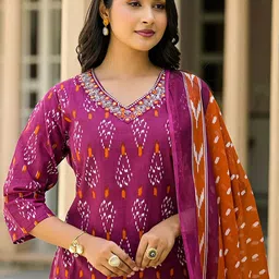 SHIFORY Women Ethnic Motifs Printed Regular Pure Cotton Kurta with Trousers & Dupatta image 4