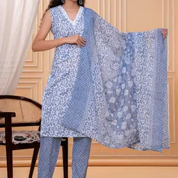 JC4U Women Floral Printed Pure Cotton Kurta with Trouser & Dupatta-image-4
