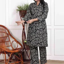 NAVYAAZRI Women Floral Printed Regular Thread Work Pure Cotton Kurta with Trousers image 2