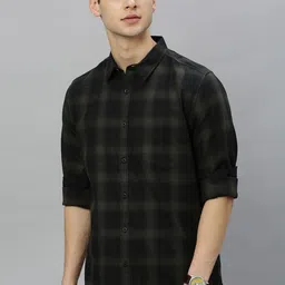roadster Men Regular Fit Checkered Spread Collar Casual Shirt image 1