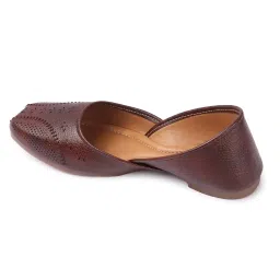 carrito Soft Leather Ethnic Jutti | Casual Flats Stylish Mojaries | Ethnic Flats for Girls image 4