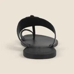 metro Men's Leather Printed Kolhapuri Chappal image 5