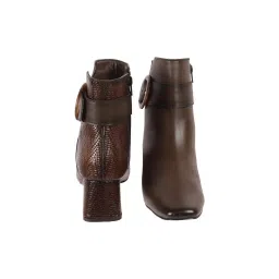 metro Women Synthetic Ankle-Length Buckle Strap Casual Boots image 5