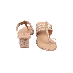 mochi Women's 32-821-20 Heeled Sandal image 5