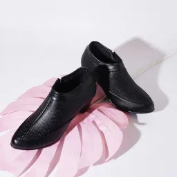 tryme Latest and Stylish Stunning Block Heel Extra Cushion Inner Sole Boots with Zip Look for Womens and Girls image 2