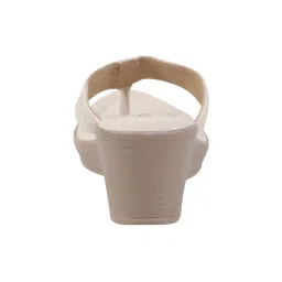 metro Women Synthetic Leather Wegde Heel Sandal image 3