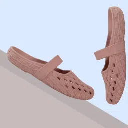 catbird Women Soft Airmix clogs Sandal image 2