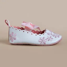 hopscotch Girls White Floral Lace Bow Booties image 4