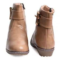 deeanne london Women's Stylish Arrow Buckle Boots image 2