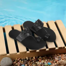 metro Men's Leather Printed Kolhapuri Chappal image 2