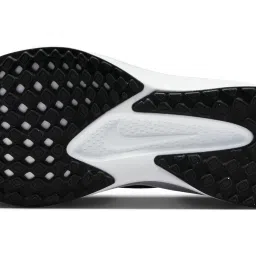 Nike Womens WMNS Quest 6 Running Shoes image 3