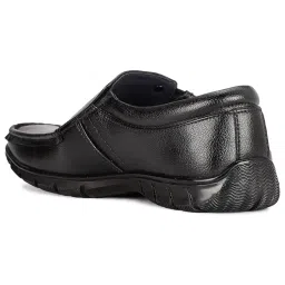 bata Men Pull On Formal Shoes image 3