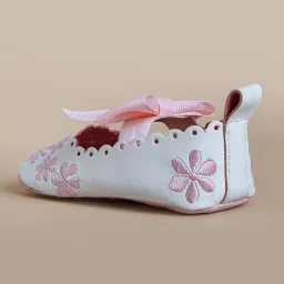 hopscotch Girls White Floral Lace Bow Booties image 5