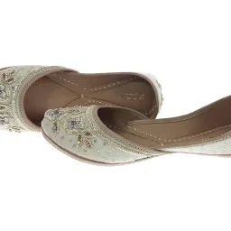 fulkari Formal Shoes for Women – Elegant & Comfortable Office Wear, Stylish Leather Finish, Cushioned Insole, Ideal for Work, Business Meetings & Formal Events image 3