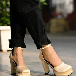 shoetopia Women's Heeled Sandal image 4